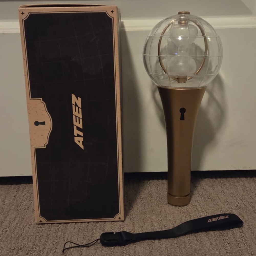 ATEEZ Lightstick Gold K-Pop Fanlight